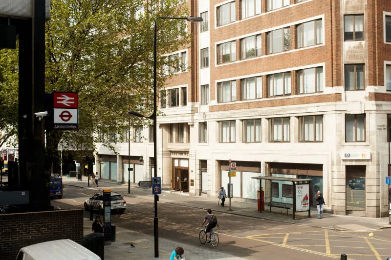 EC London, instalaciones en Londres (2)