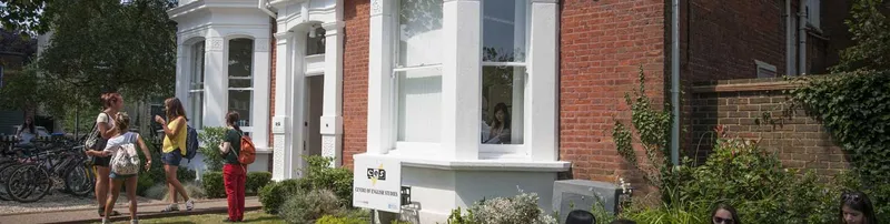 CES Worthing, instalaciones en Worthing