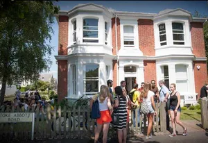 CES Worthing, instalaciones en Worthing (2)