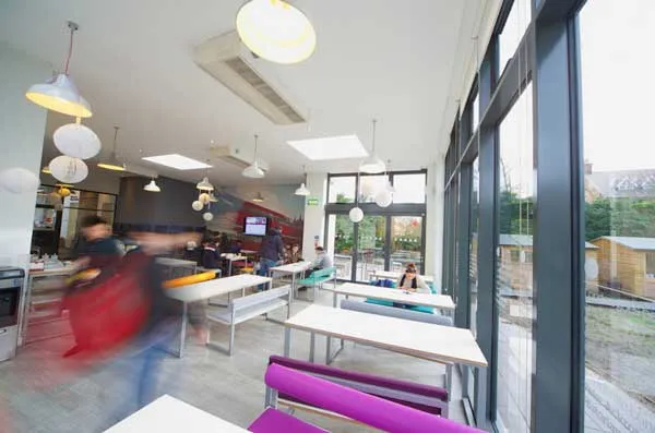 Kings London, instalaciones en Londres (2)