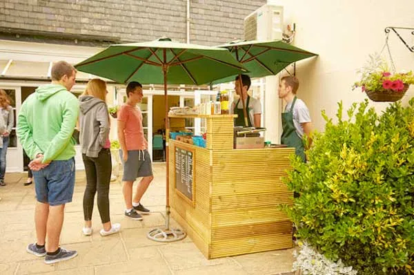St Giles Eastbourne, instalaciones en Eastbourne