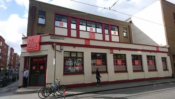 The English Studio — instalaciones en Dublín (2)