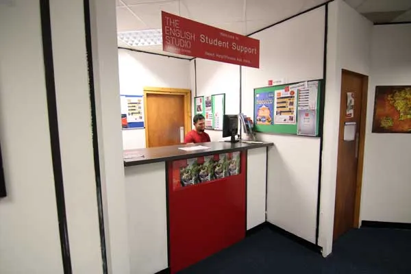 The English Studio — instalaciones en Dublín (3)