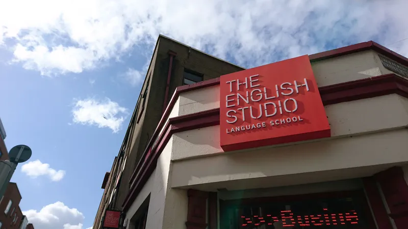 The English Studio — instalaciones en Dublín (7)