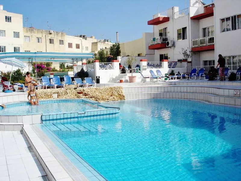 Clubclass Malta, instalaciones en Swieqi (5)